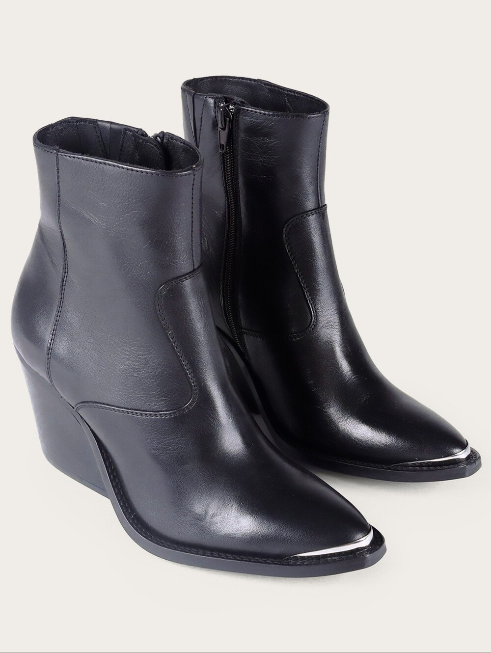 KAANAS Kade Block Heel Black Ankle Boots NIB 8.